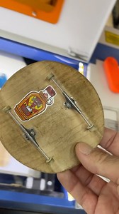 8.7K views · 10K reactions | Desde que implementamos esta técnica nuestra eficiencia bajo un 30% 邏 Siempre hay un rato para hacer un trucazo con la torta frita de Caramel x Oldwood 䀘✌️ Conseguí tu Fingerboard en nuestra tienda online con envío a todo el país ✈️ #fingerboard #techdeck #skateboard #skate #laser #wood #engraved | Finger Industries | Facebook