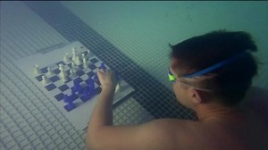 Underwater chess: a battle of minds and lungs