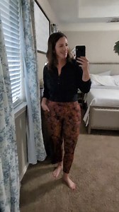 Me Made May: Day 6 Back in my floral peached performance Emmy Lottie set today—this one’s been on repeat because it’s just that comfy ✨ Layered with my go-to black cropped ¼ zip from Patterns for Pirates, and underneath? A Greta thong in bamboo spandex (the best fabric for undies!) Nothing fancy, just my faves for another rainy and dreary day ☔️ Top- #emmypattern Leggings- #lottiepattern Fabric- peached performance from @amandasbundles Pullover- @patternsforpirates #halehalfzip Fabric- cotton Fr