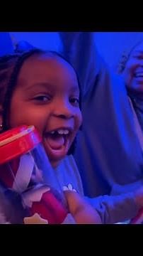 Parents surprise their daughters with their elves on a shelf on delayed flight