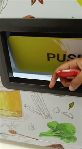 Atomated snack vending machine. #VendingMachine #InsideMachine #SnackMachine #kitkat