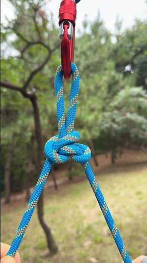 Unshakeable Dual-Loop Carabiner Hitch: Self-Cinching Friction Lock! 🔵⚙️