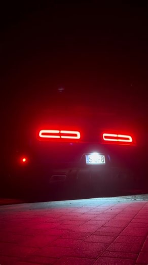 Challenger 5.7 HEMI sound (in the fog) #challenger #HEMI