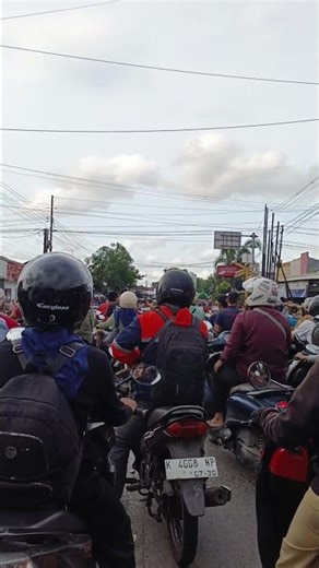 di prank kereta api 🚂🚋🚃🚋🚃🚋🚃#shorts