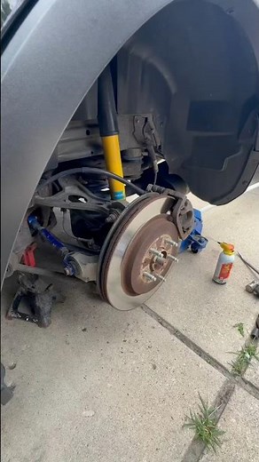 Removing driver rear knuckle to press in new febest toe link bushing 13 explorer sport #mechaniclife