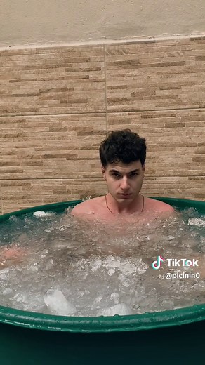 Desafios de Banheira de Gelo com Matue e Lucas Piquin