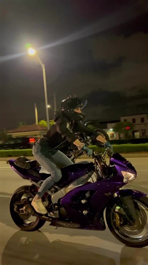 31K views · 1K reactions | Hey guys ! Come find me on Twitter.  @robynstunts @robynstunts @robynstunts #love | Robyn <> Stunts | Facebook