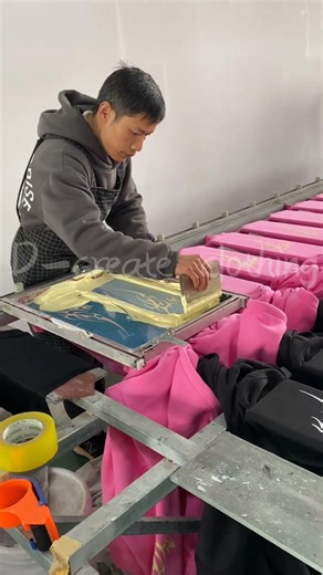 👀 This is how streetwear t-shirts get their prints!