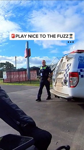 nothing going on here, officer 👀 #Disclaimer #iDontActuallyHaveAPlateFlipper #DontBeSuspicious #redalert #bikelife #moto #kawasakininja300 #ridergirl #bikerchicks #motogirls #sportbike #bikergirls #motolife #girlswhoride #cops #police #advice