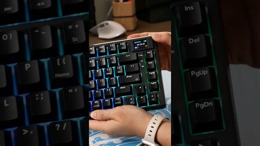 This keyboard has a screen, and it slaps