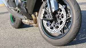 バイクの立ちゴケの原因と防止法！コケてしまった時の対処法も解説 | バイクサップ