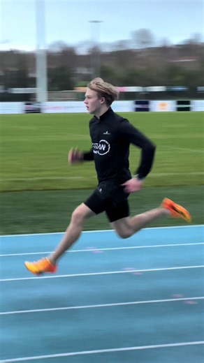 Back in it 🤌🤌 Basically fully recovered again, and in amazing form. Running great times, with great feeling and lots of confidence going into a few indoor meets! 🔥 Sadly, there's bin a bit of a mishap with the Nationals entry deadlines, so almost definitely no national championships for me this indoor season - more on that soon… 😣 - #athletics #track #sprinting #sprinttraining #400m