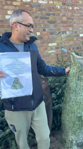 Another Real Christmas Tree raffle prize winner from the legendary Ringcraft Boxing Gym in Dunstable headed up by the equally legendary Liam Conroy👊🌲🌲🌲🌲. Well done , and a pleasure to assist in a great community project that is Ringcraft. | The Windy Willows Christmas Tree Yard