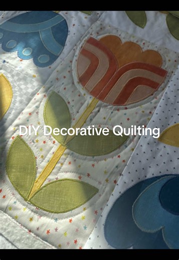 Quilting around 12 tulips took me about 3 hours 😮‍💨 #sarasews #sewingtiktok #quiltingtiktok #sassafraslane