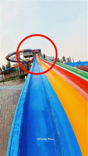 Escorregador Virou Pesadelo 😱😨 #Catsoftiktok #Catlovers #cat #cute #Funnycats #catcartoon #fyp