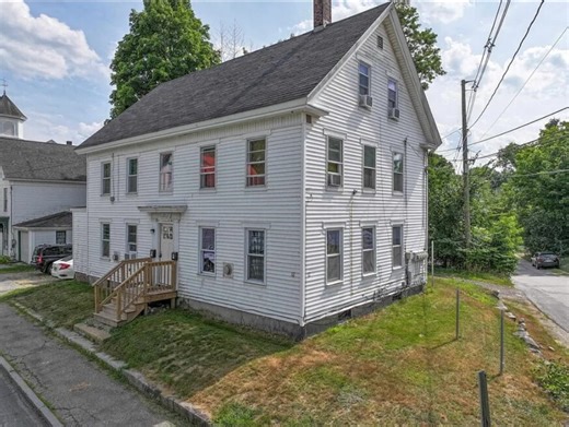 12 Church St, Farmington, NH 03835