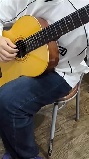 Live footage from the classical guitar lesson session. "Learn Music Right, From the Start" ------------------------------------------------------- 🎼 What We Offer at K.C Music: 🎸 Classical Guitar Lessons • Individual & Group 🎶 Ukulele Lessons • Individual & Group 📚 Trinity College Classical Guitar Exam Training 🛍️ Guitar & Ukulele Sales 🔧 Servicing & String Changes 🪛 Basic Guitar Setup & Cleaning Service ------------------------------------------------------ 📩 PM us to start your musical