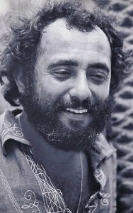 #DatoSalsero "Vámonos Pa'l Monte" es una canción icónica de Eddie Palmieri, lanzada en 1971 como parte de un álbum homónimo que fusionó salsa, jazz y protesta social. La canción, interpretada por su legendario sonero Ismael Quintana, invita a una vida más rural y se considera una respuesta a las injusticias del mundo. #EddiePalmieri #VamonosPalMonte | Salsa Chimpum Callao
