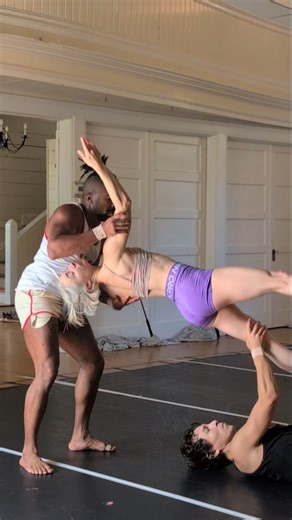 Microdose Pilobolus Lamentation Variations second movement | PILOBOLUS