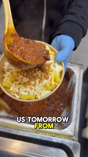 ❓Who’s hungry for the best loaded fries in town? Come and see us tomorrow from 11am and get stuck into the good stuff 🍟🔥 📍 Lancashire Jackets Located in Cedar Square, behind Abingdon Street Market ⏰ Open 7 days a week, 11a.m. – 5 p.m. 📲 Now available on JustEat #Blackpool #BlackpoolEats #loadedfries #lunchtime #dinnertime