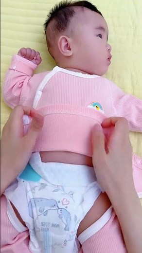 Smart Baby Diaper Changing Hack 👶🍼 Easy & Quick Outfit Trick for Moms