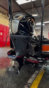 619K views · 4.4K reactions | Revisão do motor de popa VMax 250HP!  A manutenção preventiva regular não apenas assegura o desempenho ideal do seu motor, mas também prolonga a sua vida útil e a segurança de quem navega.  Lembre-se de sempre observar todas as leis de navegação aplicáveis. Nunca beba e conduza. Vista-se adequadamente com colete salva-vidas e equipamento de proteção. | Yamaha Náutica | Facebook