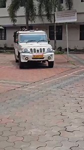 Malayattoor RRT Python rescue at Paniyeli Edit Cedits: @dhaneshnayarambalam Rescue Credit: @sanalsekhar (RRT, Malayattoor Forest Division) with team @sharon_rockey_ @renju3074 @babukbabu612 | Malayattoor Forest Division