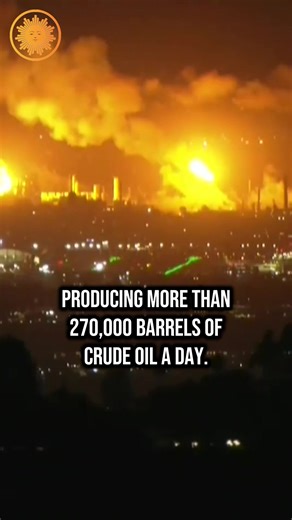 The largest oil refinery on the West Coast, in Los Angeles’ El Segundo neighborhood, was rocked by an explosion overnight, sending flames and smoke soaring into the sky. No injuries were reported, according to a Chevron spokesperson. The cause of the blast is not clear. #la #elsegundo #explosion