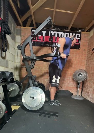#gymhacks turning the Powertec levergym into a Tricep dip machine. #powertec #homegym #garagegym