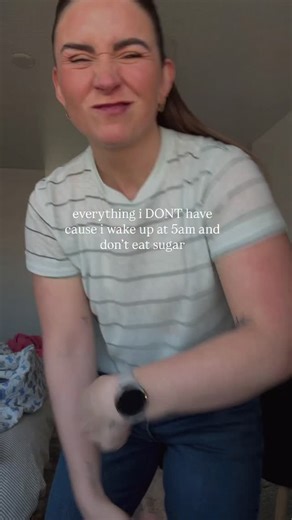 Sydney Sherriff on Instagram: "1. Stinky farts. My gut isnt filled with unnecessary processed sugar anymore. My gut is 80% better. 😆 2. Decision fatigue. Since I’m up early, taking care of me first, I’m able to make decisions so much easier because my personal cup is full! 3. Brain fog. 😶‍🌫️ I didn’t even realize my Friday night milkshake, Sunday dinner brownies and midnight snack was making my head so full of fog. I’m able to finally think straight! 4. Mood swings. It’s like I’m a straight l