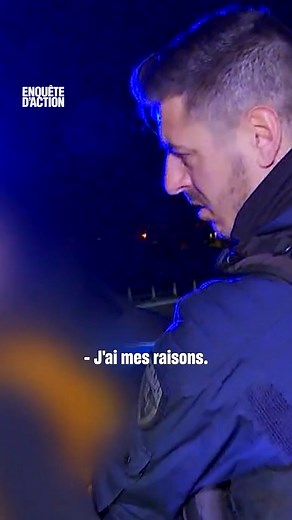 "Je vous ba***" Interpellé pour suspicion de détention de stupéfiants puis relâché, ce jeune homme s’enfuit dans les bosquets en insultant les policiers 🏃🏻‍➡️​ #EnquêtedAction "Chasse aux délinquants en Bourgogne : opérations coups de poing avec la police !", en streaming sur M6 ▶️​ https://www.m6.fr/enquete-daction-p_20597 | W9