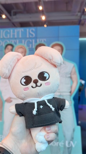 Wolfchan and PuppyM went to another pop up! BioreUV Olive Young! Pt.2