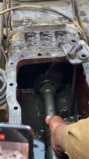 Tractor Gearbox Repair & Hydraulic Shaft Inspection#Inspecting Tractor Gear Shaft and Oil Seals