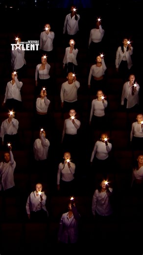 Ils créent la surprise en surgissant des sièges du public et livrent une chorégraphie d’une synchronisation parfaite ! 🤩 La France a un incroyable talent, nouvelle saison, tous les mardis à 21:10 dès le 14 octobre, sur M6 et en streaming sur M6 | M6