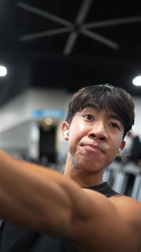 Most people face the wrong way on the slanted Smith machine when squatting. You want to face the direction where your legs line up with the rails when your feet are slightly in front of you. If your Smith squats feel awkward or hurt your lower back — this is probably why. | Physique