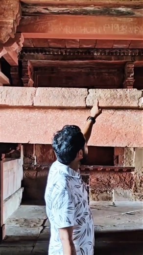 अकबर बादशाह का बैड। अकबर यहा सोते थे।