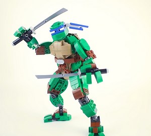 Custom LEGO Leonardo from Teenage Mutant Ninja Turtles Build for yourself with instructions here: https://bit.ly/3fwgJYq (affiliate) | Beyond the Brick