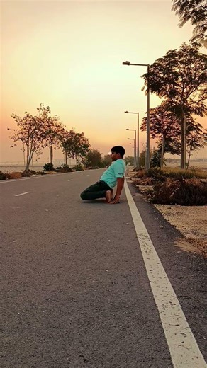 ✅ Static Balance Hold (Opposite Arm–Leg Hold)