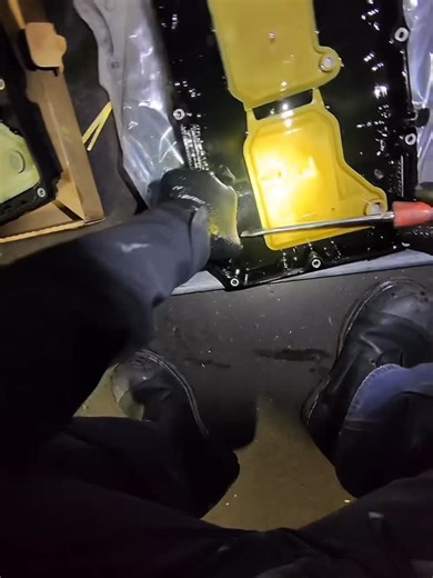 Yong Da Cai on Instagram: "Part 5 of 18 Full Drivetrain Service – 2021 Mercedes-Benz GLE 350 4MATIC ✅ 2.0L Turbo | AWD Today’s job: 2021 Mercedes-Benz GLE 350 4MATIC This SUV came in for a complete drivetrain and fluid maintenance service — the kind of work that keeps luxury vehicles running smooth and reliable long-term. 🛠️ Service Performed: ✅ Transmission fluid service ✅ OEM transmission pan replacement + new bolts ✅ Front differential fluid service ✅ Transfer case fluid service ✅ Rear diffe