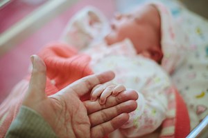 Nurses' emotional farewell when baby passes away 'means everything' to parents