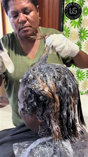 Fresh shape, soft movement, and effortless styling ✂️✨ Our Ladies Hair Cut & Texturizing service is designed to remove bulk, add body, and bring your hair back to life — so it sits better, feels lighter, and styles easier every day. Sometimes you don’t need a big change… just the right cut. Book your appointment and let our team create a look that flatters your face shape and lifestyle. 📍 Look Good Beauty Salon – Times Square Building, Gordons, Port Moresby 📞 Call/WhatsApp: 7936 5021 #fypシ゚vir