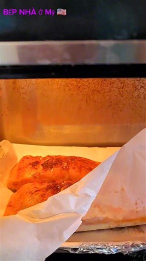 Full video Cá hồi nướng măng tây healthy và giàu dinh dưỡng #bepnhaomy #cuocsongmy #CÁHỒI #cáhồinuớngmăngtây #cookingvideo #cookingtime #cookingwithlove #cookingathome #cookingtips | Bếp Nhà Ở Mỹ
