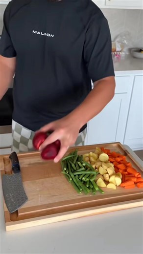 Cheese Stuffed Meatballs ⬇️ Recipe ⬇️ 1lb ground beef�1lb ground pork 2/3 cup bread crumbs 1/4 cup milk 1/3 cup parmesan cheese 2 eggs Beef seasoning (to your liking) 5 sticks mozzarella string cheese BBQ sauce Preheat your smoker to 250 degrees. � In a large bowl combine ground beef, pork, bread crumbs, milk, parmesan cheese, eggs, and seasoning. Mix gently until combined.� Place the bowl in the freezer for 10 minutes to thicken the meatball mix.� Cut mozzarella string cheese into thirds or fou