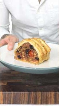 This Sausage Roll contains a FULL English Breakfast #shorts