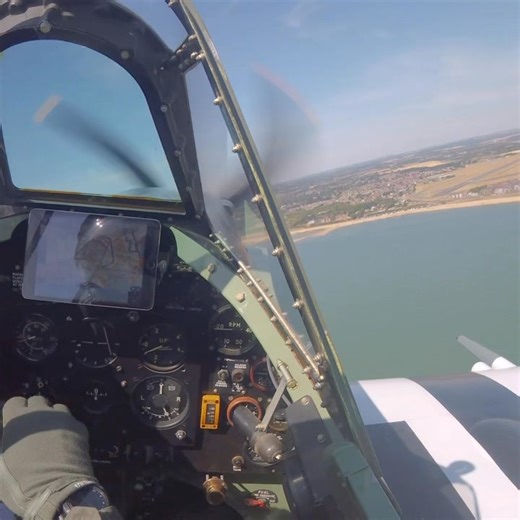 Calling all gamers and enthusiasts! Struggling with landing the Spitfire? Here’s a complete approach and landing, commentated by our Chief Pilot Neil Parkinson! Listen to how he describes everything he’s doing in fantastic detail. For the full widescreen experience, hit the link below! 🫡 https://youtu.be/rfvF5bX5qvQ?si=DT-ge3Ns2pSJh9_Q #spitfiresdotcom #spitfire #supermarine #supermarinespitfire #mkix #spitfiremkix #rollsroyce #merlin #rr232 #cityofexeter #dday #raf #wwii #warbird #warplane #wa