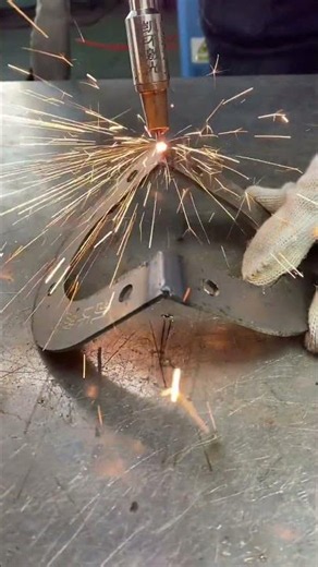 Automatic wire feeding ensures one-time weld formation, eliminating the need for grinding.