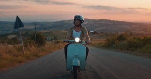 Claudio Capéo: découvrez son nouveau clip «C'est une chanson»