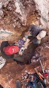 Unearthing a huge amethyst cluster, western Australian amethyst dig | #Geology #GeologyPage #australia #amethyst Video copyrights: @geology_Vibes & @pilbarasungold | Geology Page