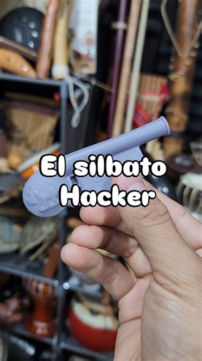 @periplosonoro on Instagram: "silbato hacker - Un pequeño regalo de una caja de cereal se convertiría en una parte de las historia de la informática. Bien dicen que la mac 1 igual se hubiera inventado aún sin la existencia del silbato pero que se financiara gracias a laa blue boxes es asombroso. #informatica #hacker #instrumentos #humor #curiosidades #finalinesperado #silbato #historia"