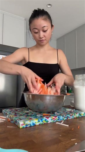 VIETNAMESE CARROT AND DAIKON PICKLES 🥕 Đồ Chua INGREDIENTS 1 medium daikon radish 2-3 large carrots